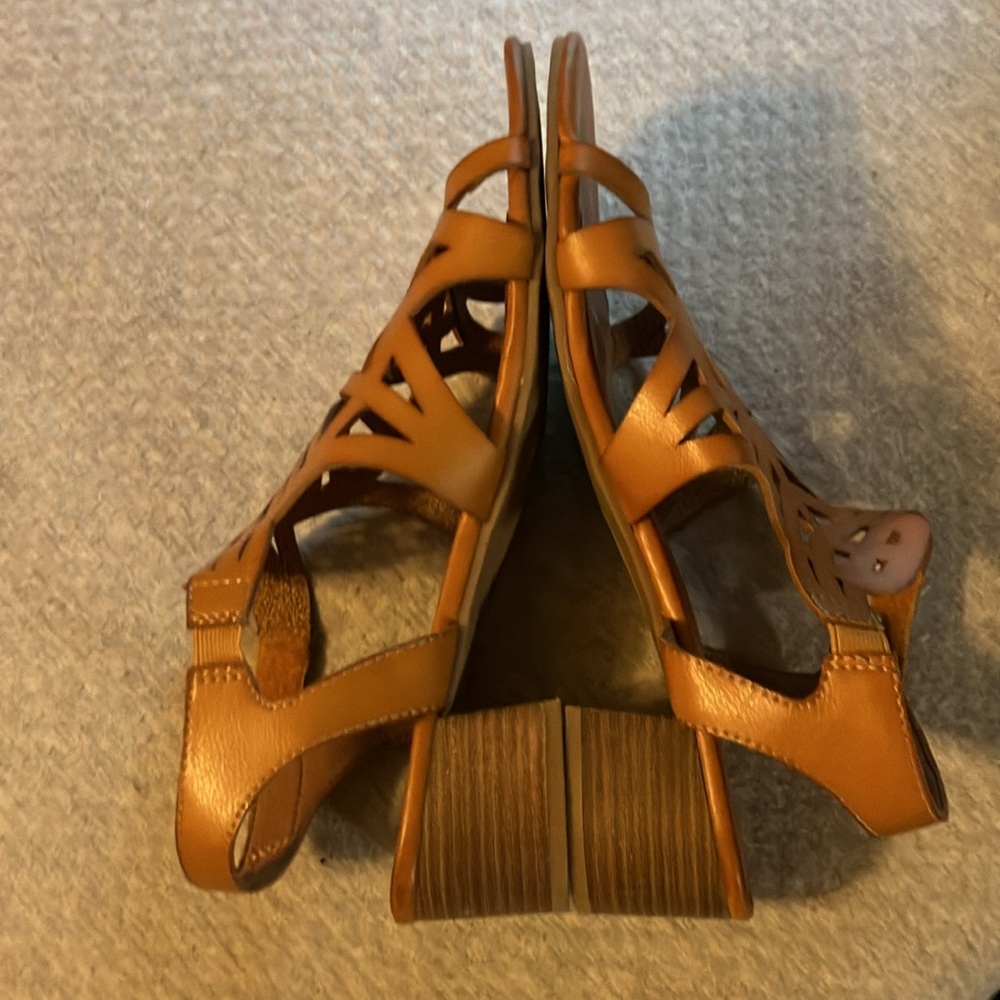 Beautiful Sandals✨ - Picture 8 of 8